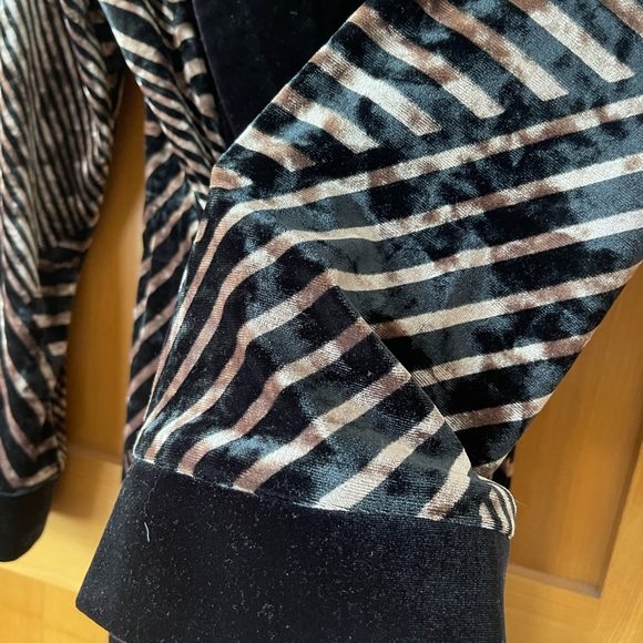 Velvet and Velour Housecoat Dressing Coat Robe - Picture 4 of 9